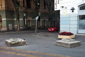 Betonske žardinjere - Centar Grada