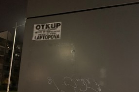 Lepljenje oglasa i plakata na javnim površinama
