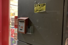 Lepljenje oglasa i plakata na javnim površinama