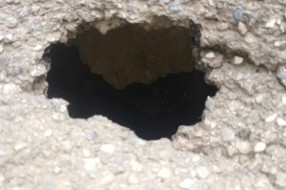 Rupa u Ulici Desanke Maksimović svakog dana sve veća