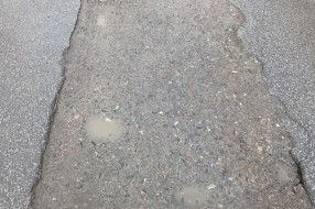 Velika rupa kod škole 10. oktobar