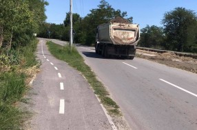 Rekonstrukcija pruge - kamioni jure kroz Bačke Vinograde