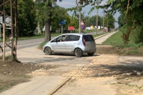 Nesanirani asfalt oštećuje automobile