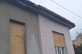 Oronula fasada u Ulici Sonje Marinković, opasnost po sve prolaznike