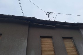 Oronula fasada u Ulici Sonje Marinković, opasnost po sve prolaznike