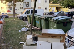 Smeće kod igrališta u Tokiju
