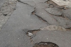 Oštećen trotoar u centru grada