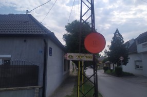 Uništeno saobraćajno ogledalo u Ulici Marka Oreškovića