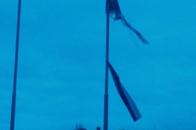 Oronule zastave kod spomenika na Prozivci
