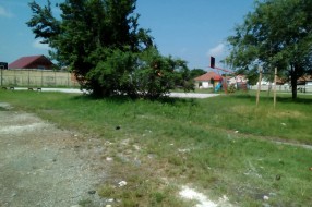Otpad uz igralište - Mali Bajmok
