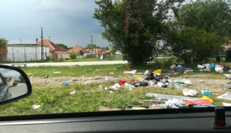 Otpad uz igralište - Mali Bajmok