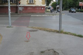 Opasne udarne rupe na biciklističkoj stazi u centru grada