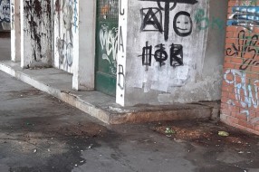 Centar grada išaran grafitima