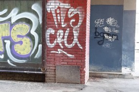 Centar grada išaran grafitima
