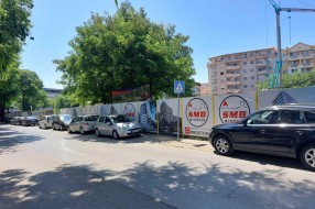 Divlji parking u centru grada (kod Otvorenog univerziteta)