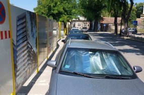 Divlji parking u centru grada (kod Otvorenog univerziteta)