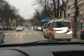 Na šta nam liči centar grada zbog ovakvog divljeg parkiranja?