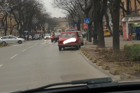 Na šta nam liči centar grada zbog ovakvog divljeg parkiranja?
