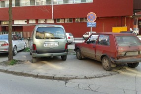 Divlja parking deponija u centru
