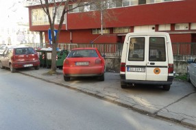 Divlja parking deponija u centru