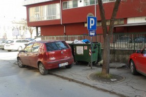 Divlja parking deponija u centru