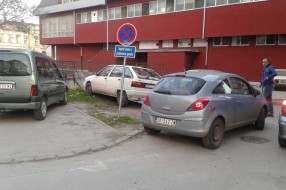 Divlja parking deponija u centru