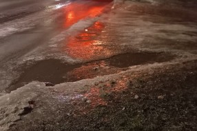 Zaleđen veliki deo raskrsnice na uglu Petra Svačića i Karađorđevog puta