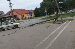 Srušena bandera pošte / kablovske