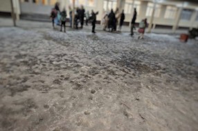 Led u dvorištu škole i na prilazima školi "Jovan Mikić"