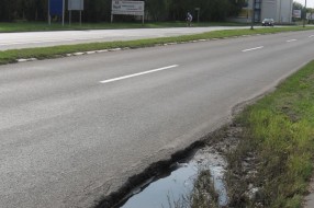 Pažnja, krater na asfaltu! (Palićki put)