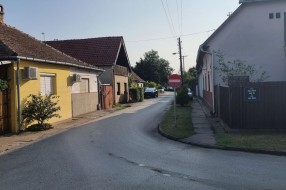 Nasilnička vožnja kroz usku ulicu (Avalska i 360. Nova)
