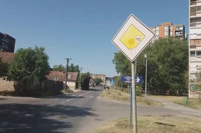 Neophodan pešački prelaz na raskrsnici ulica Bajnatske, Izvorske i Pazinske