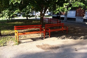 Vandalizam - slomljene klupe u Tokiju