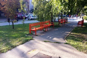 Vandalizam - slomljene klupe u Tokiju