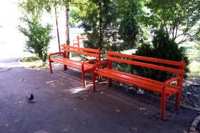 Vandalizam - slomljene klupe u Tokiju