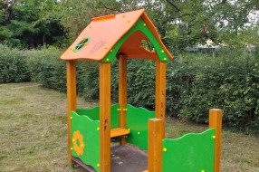 Dečji park u Aleksandrovu zakorovljen