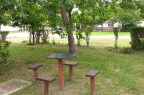 Dečji park u Aleksandrovu zakorovljen