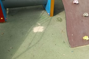 Novo igralište u tužnoj okolini (Kertvaroš)