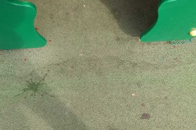 Novo igralište u tužnoj okolini (Kertvaroš)