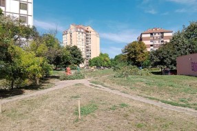 Uklanjanje igrališta na Prozivci zbog probijanja ulice usled izgradnje zgrade