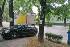 Neobeleženi pešački prelaz na uglu ulica Sonje Marinković i Braće Radić