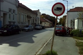 Nepropisno parkiranje u Kumičićevoj