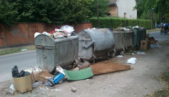 Svakodnevna deponija u ulici Bože Šarčevića