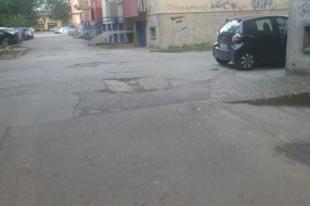 Velika udarna rupa u Šumskoj ulici