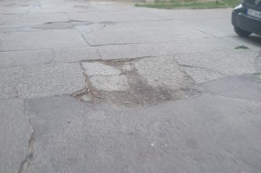Velika udarna rupa u Šumskoj ulici