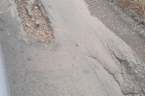 Rupe na putu na deonici Stari Žednik-Đurđin
