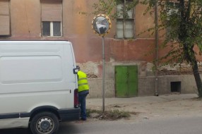 Saobraćajno, ali i ogledalo očiglednog nemara (Ul. Braće Majer)