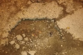 Rupe u Vinodolskoj ulici, ispred ulaza u groblje
