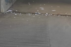 Rasuto smeće oko podzemne garaže kod Patrije