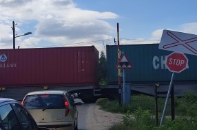 Rampa i svetlosna signalizacija na pruznom prelazu u Srpskom Soru je neispravna